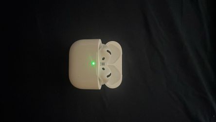 AirPods 4th gen (Used) good condition I will take offers
