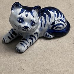 Extremely Rare Delft Holland PORCELAIN DRAGON BACK CAT FIGURINE Sleeping Hand Painted Floral Blue White