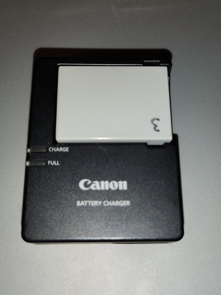 Canon LC-E8E Battery Charger with 1 Battery