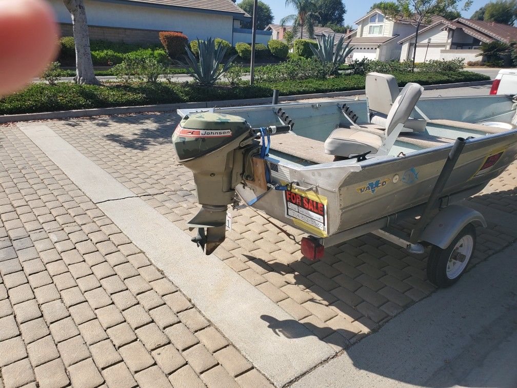 17 ft Aluminum boat with motor running great shape