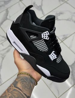 Jordan 4’s White thunder