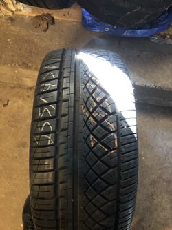 255/45/17 Tire