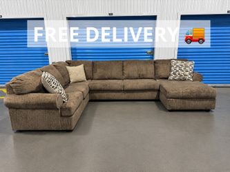 Large sectional Couch Free DELIVERY 🚚