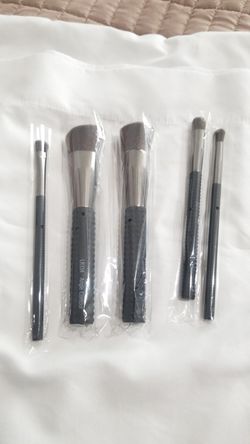 Laruce brushes