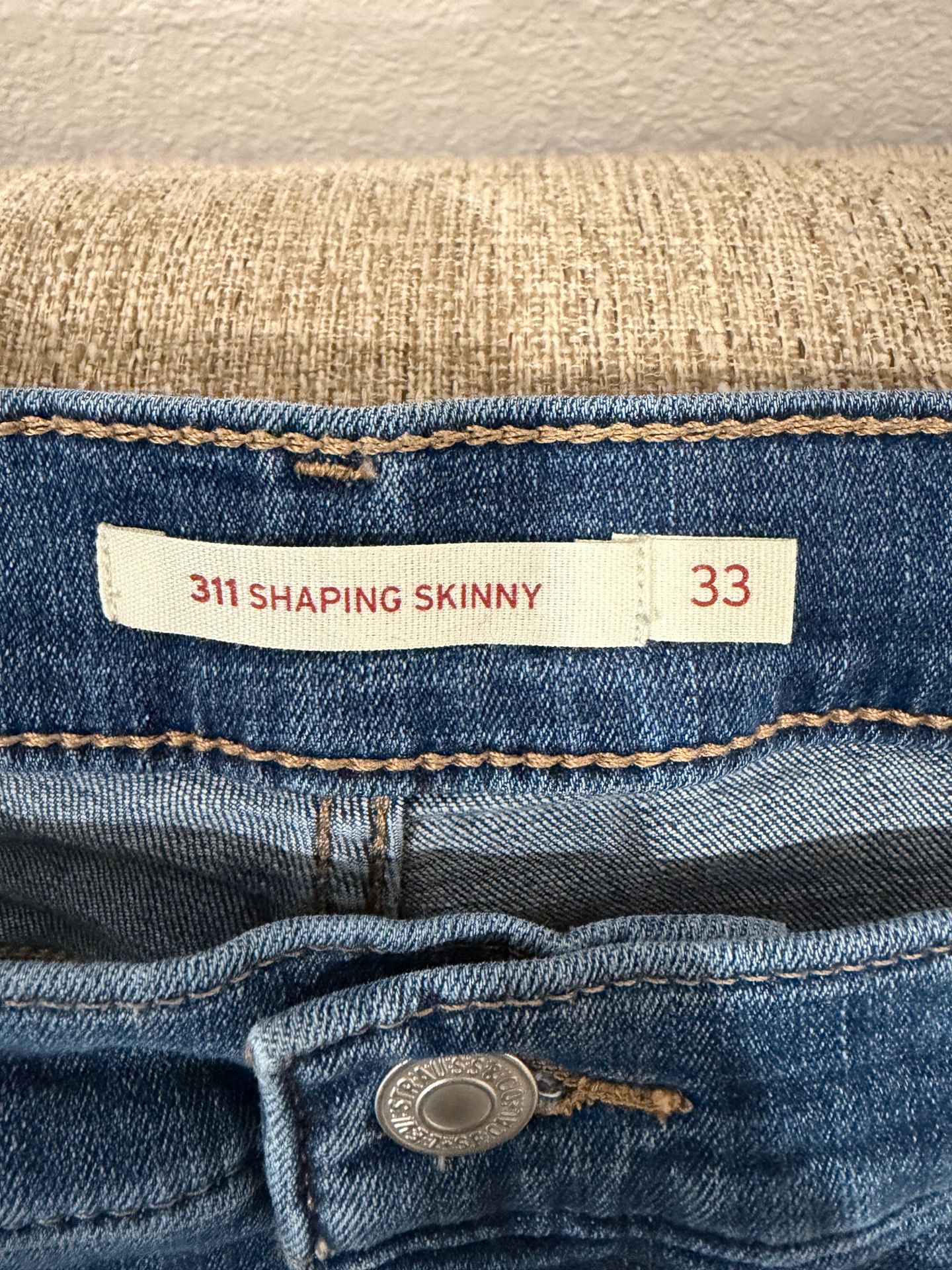 Levi’s 311 shaping skinny jeans size 33