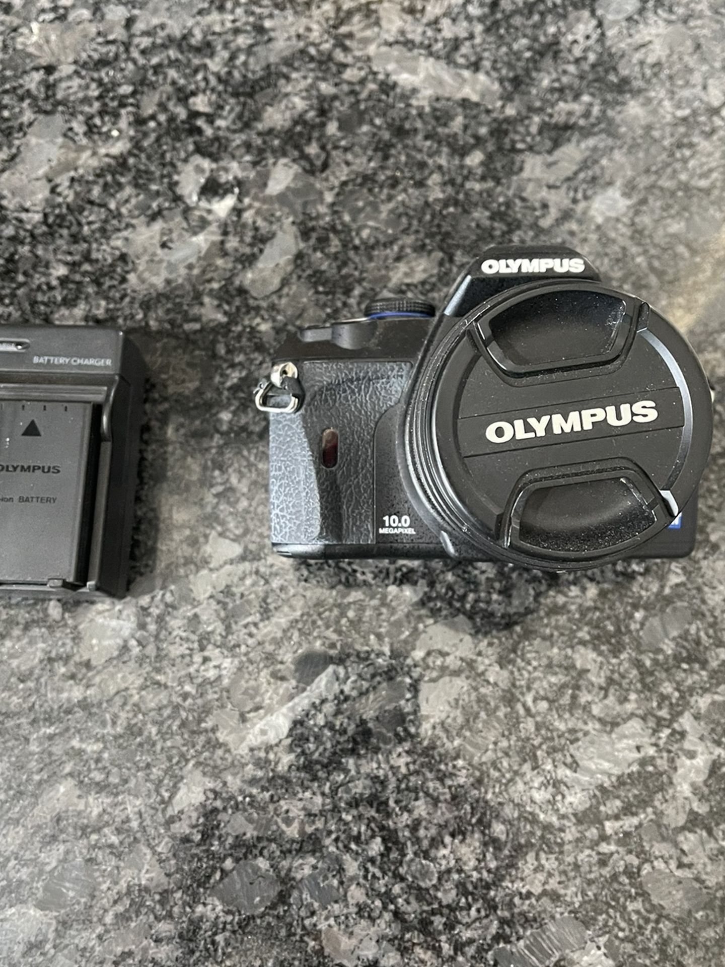 Olympus 420 Camera W Extra Lens And Rechargeable Batteries