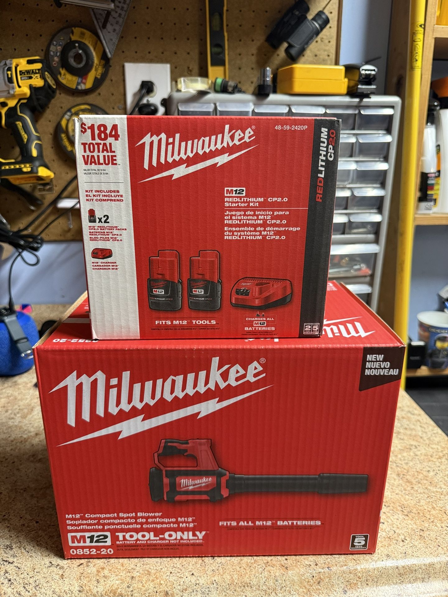 Milwaukee M12 12V Lithium Ion Cordless Compact Spot Blower with