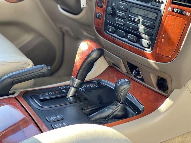 2000 Lexus LX