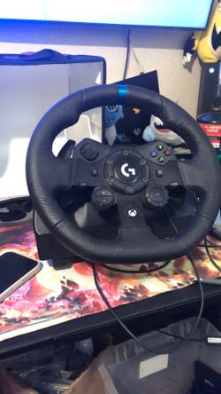 Logitech G923 racing wheel for Xbox and PC.