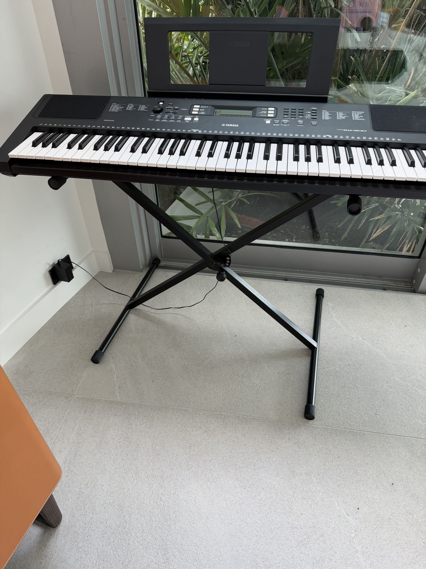 Yamaha PSR-EW300 Electronic Piano