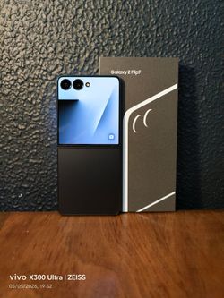 Galaxy Z Flip 7 256GB Unlocked Black