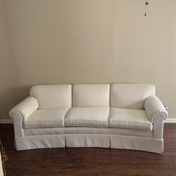 Confortable White Couch ! 90 ”