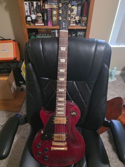 Left Handed Gibsin Les Paul 2007 red wine.