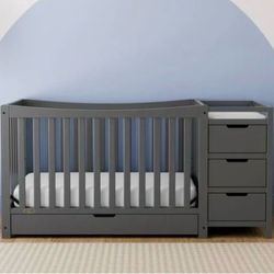 Graco crib set (Excellent condition)