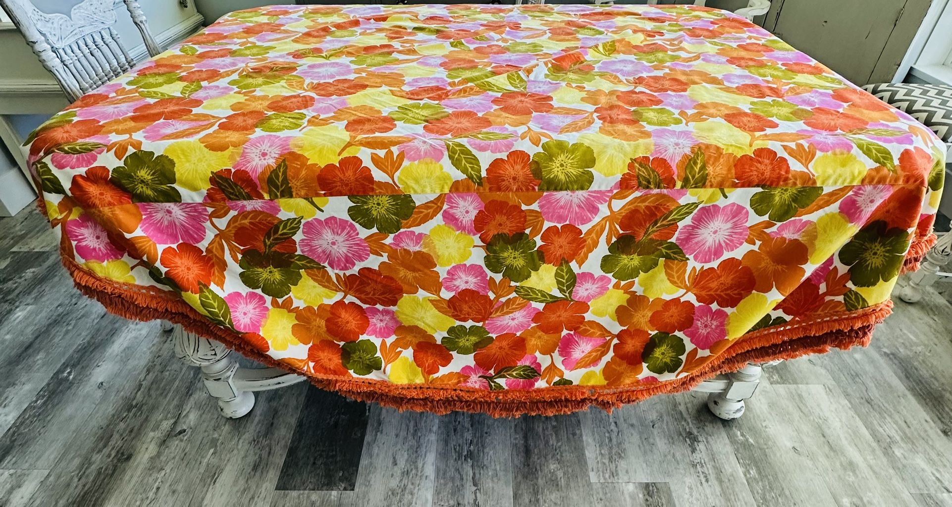 Vintage table cloth with fringe Groovy bright colors flower power design. Round approx 83”x 83”, but has panels so can fit rectangle Or square table 