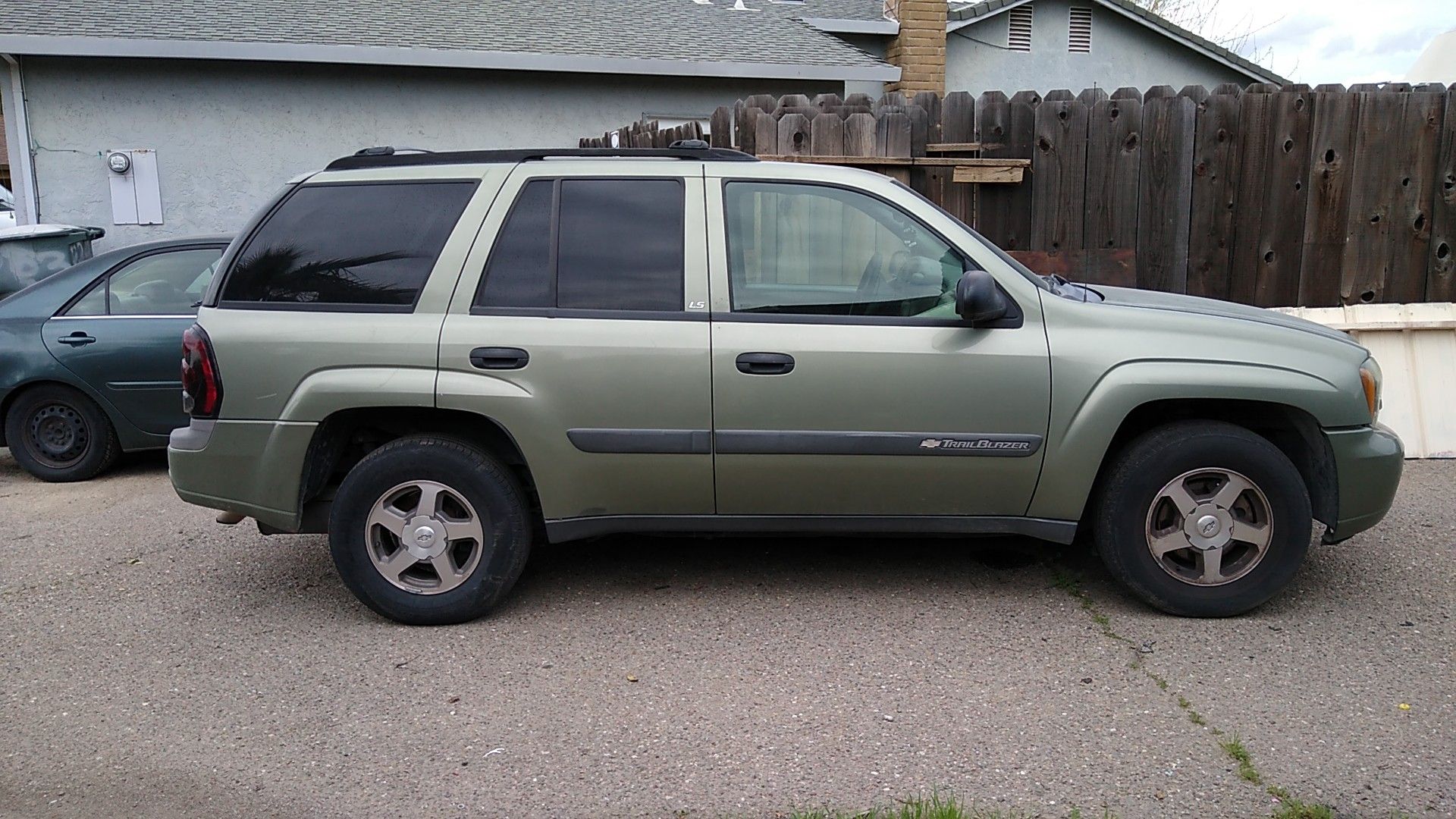 4 CHEVY TRAILER BLAZER 2WD TAGS TILL MAY BUT NEEDS TRANNY SO FIX PARTS OR SWAP $700 FIRM OR GOOD TRADE