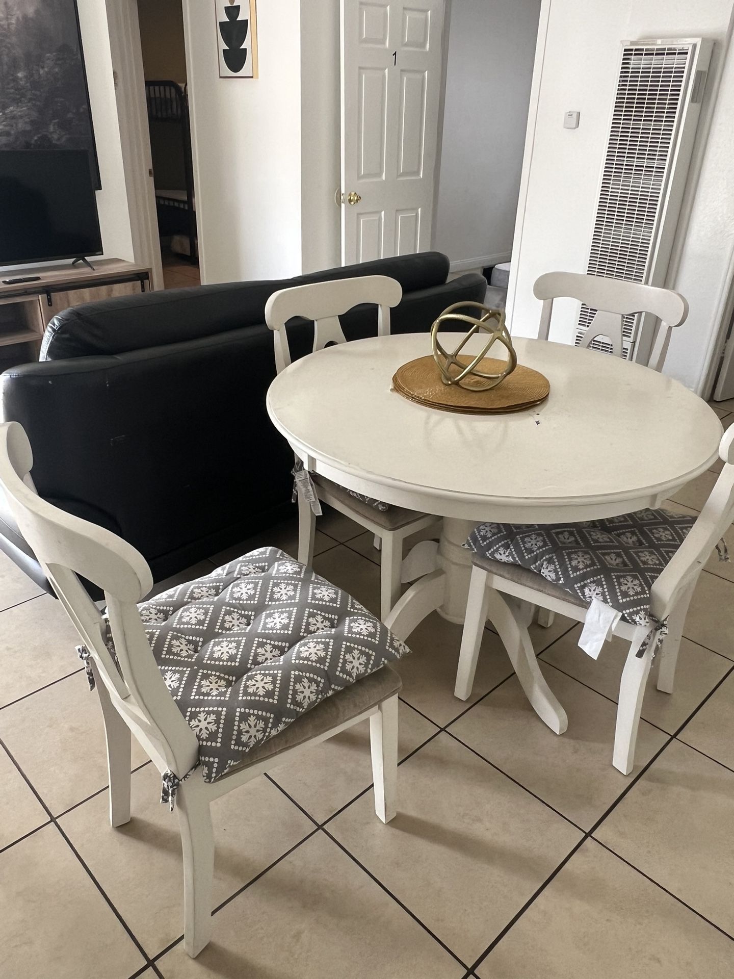 Round Wood Table And 4 Chairs
