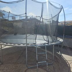 Free Trampoline 