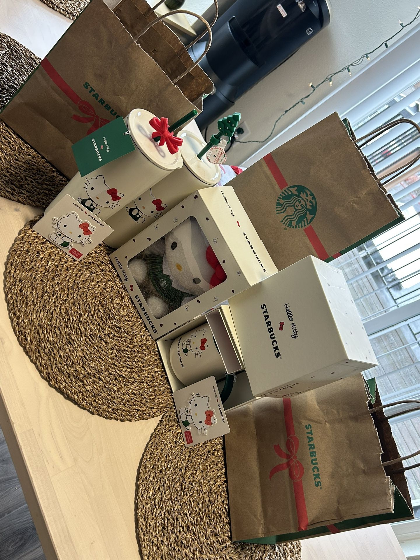 STARBUCKS X HELLO KITTY