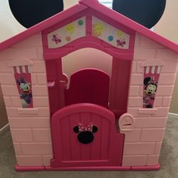 Minnie Mouse Kids Playhouse ( NEVER USED OUTDOOR)