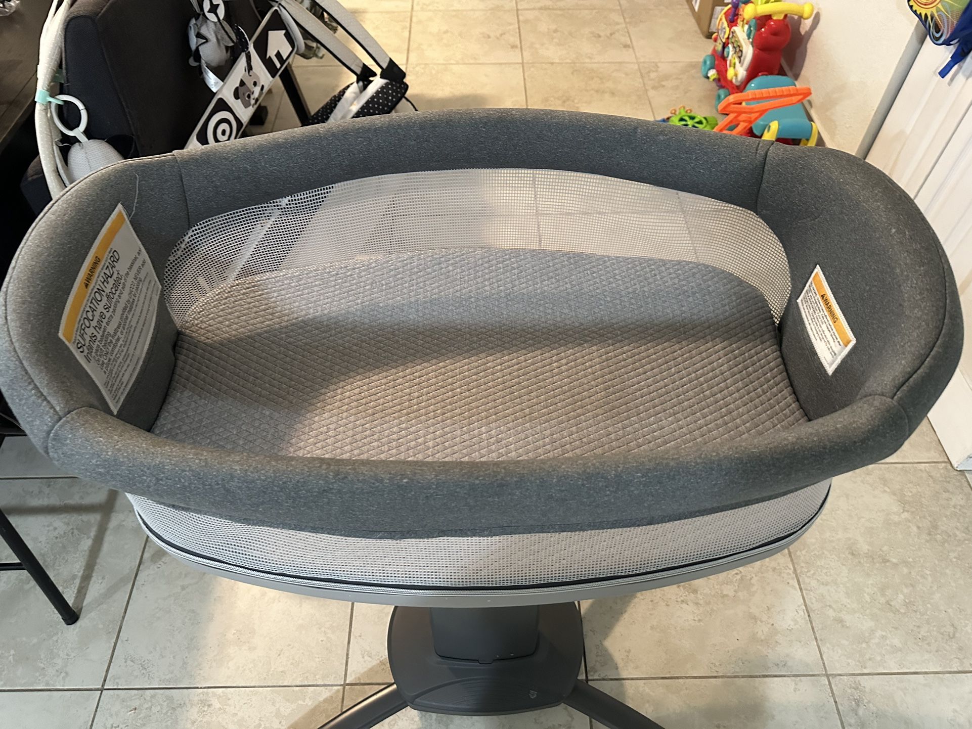 Chicco Close to You 3-in-1 Bedside Bassinet - Heather Grey | Grey