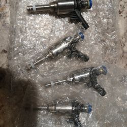 4 fuel injectors