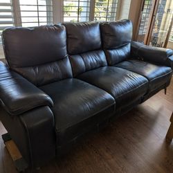 Couch With Two Reclining Seats. 