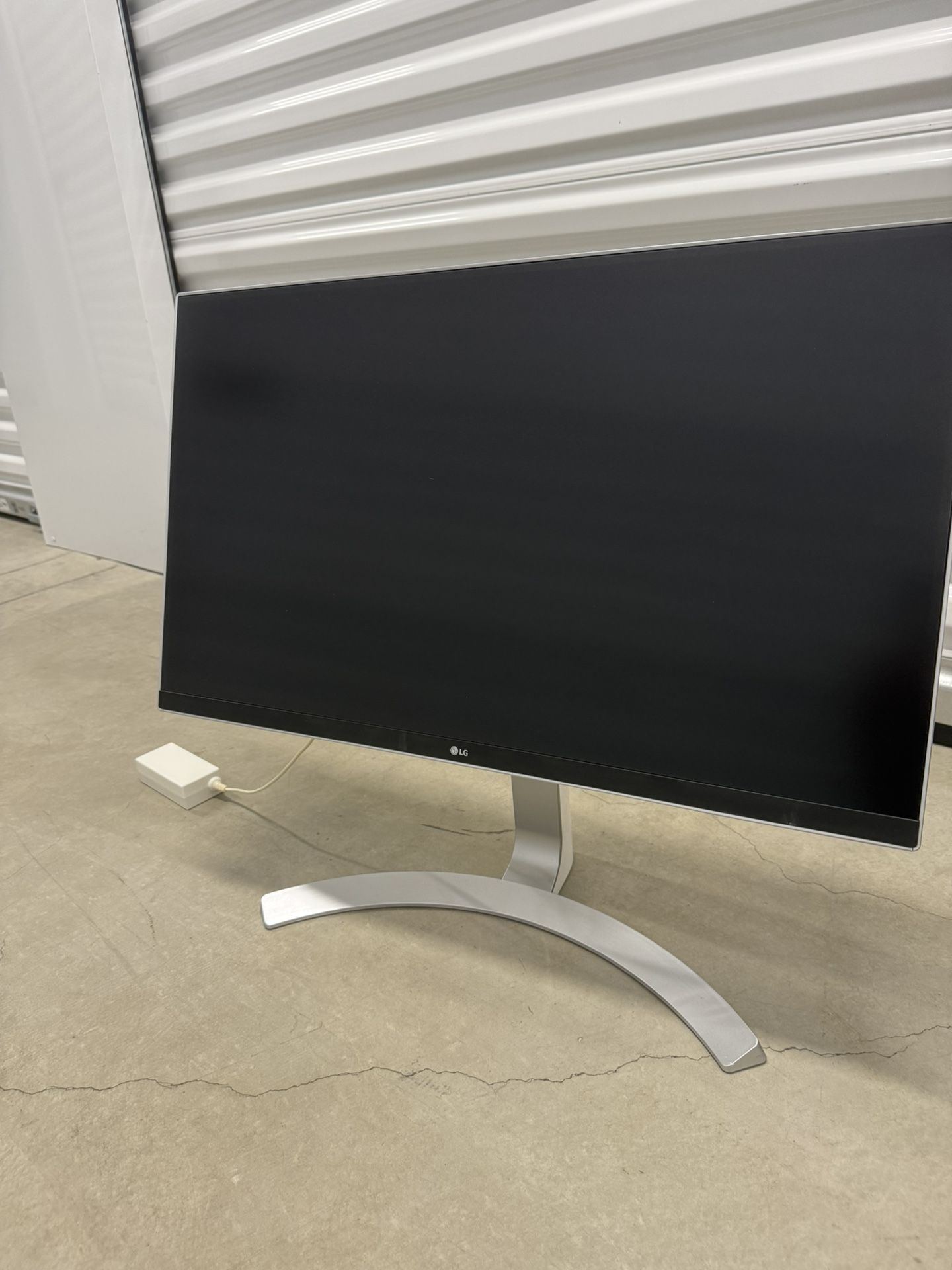 LG 27UD88-W 27" 4K UHD LED LCD Monitor