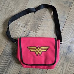 WONDER WOMAN Red Crossbody Bag 