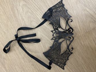 Black Halloween mask 