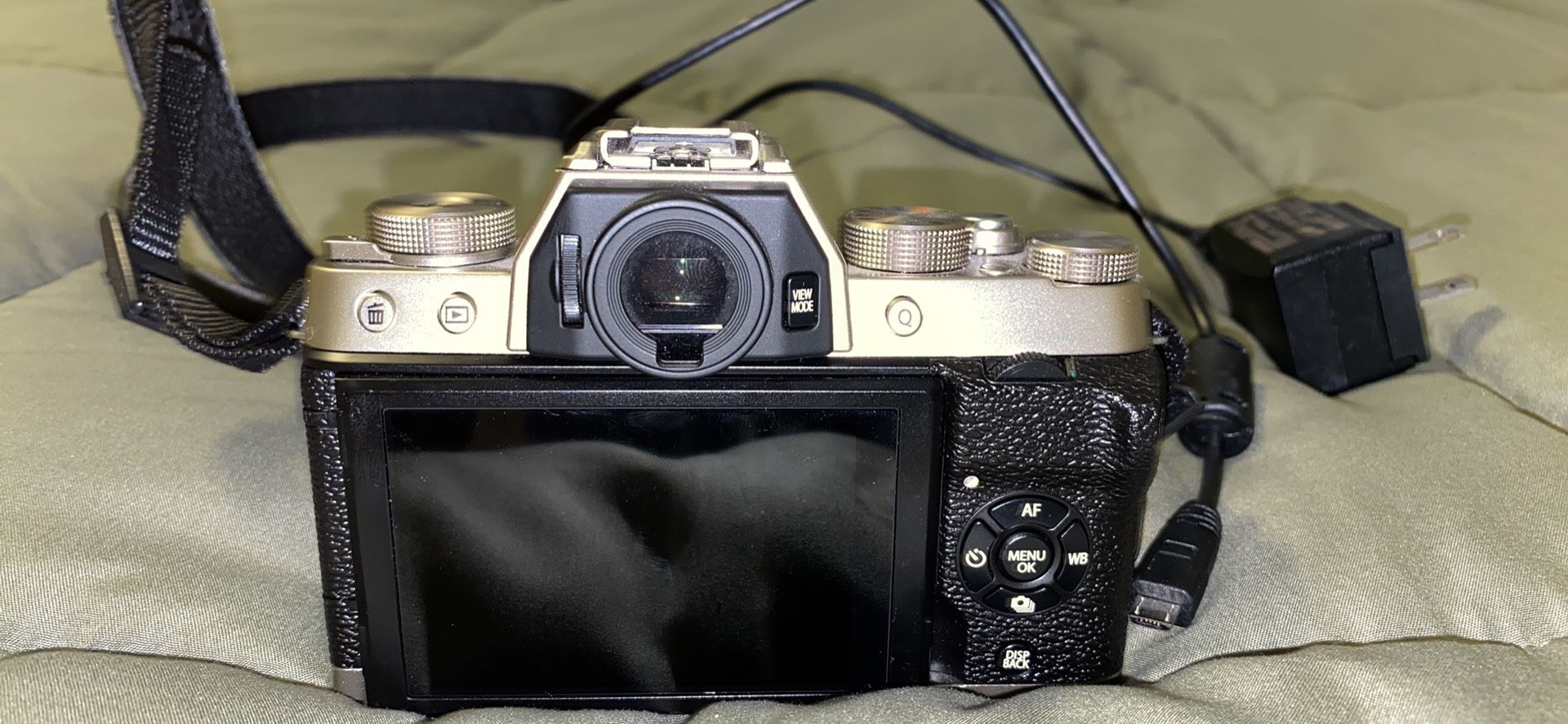 Fujifilm X-T100 w/ 15-45mm Lens + 64Gb Memory Card