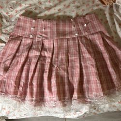 pleated skirt