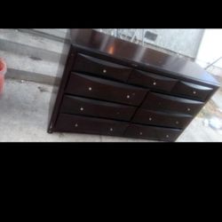 Dresser