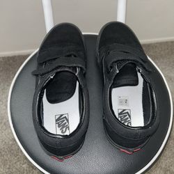VANS OLD SKOOL V SKATE SHOES (BLACK)  SIZE 5 JUNIORS