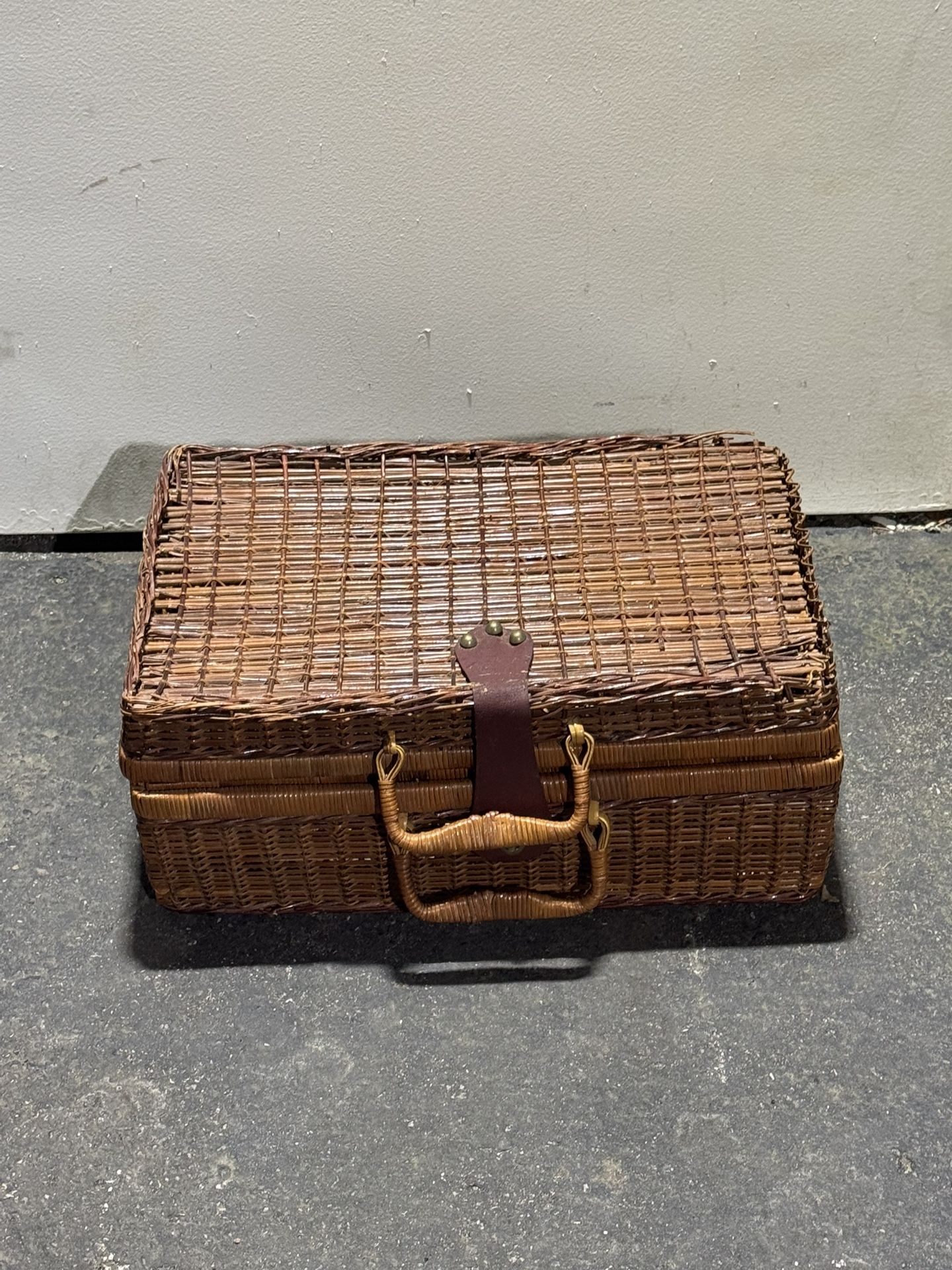 Vintage Wicker Picnic Basket