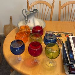 Old-fashioned base eight beautiful cups