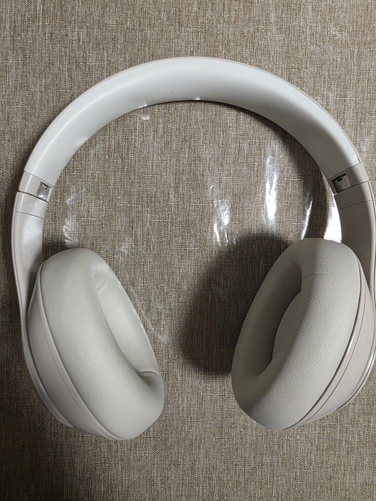 Beats Studio Pro Sandstone