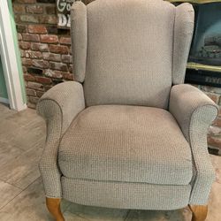 GREAT DEAL/QUALITY RECLINER/WORKS GREAT/GOOD COND