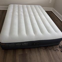 Intex Queen Size Camp Bed Air Bed Mattress W/ Built In USB Charger