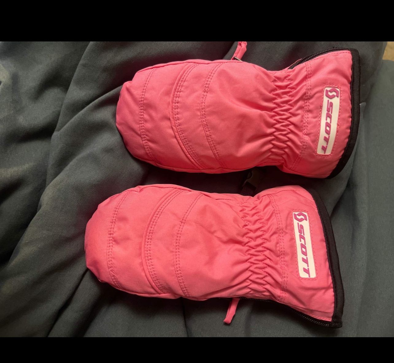 Snow Winter Gloves kids size 4-7 years