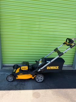 Push lawn mover NEW Dewalt