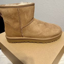Ugg Women’s Classic Mini II