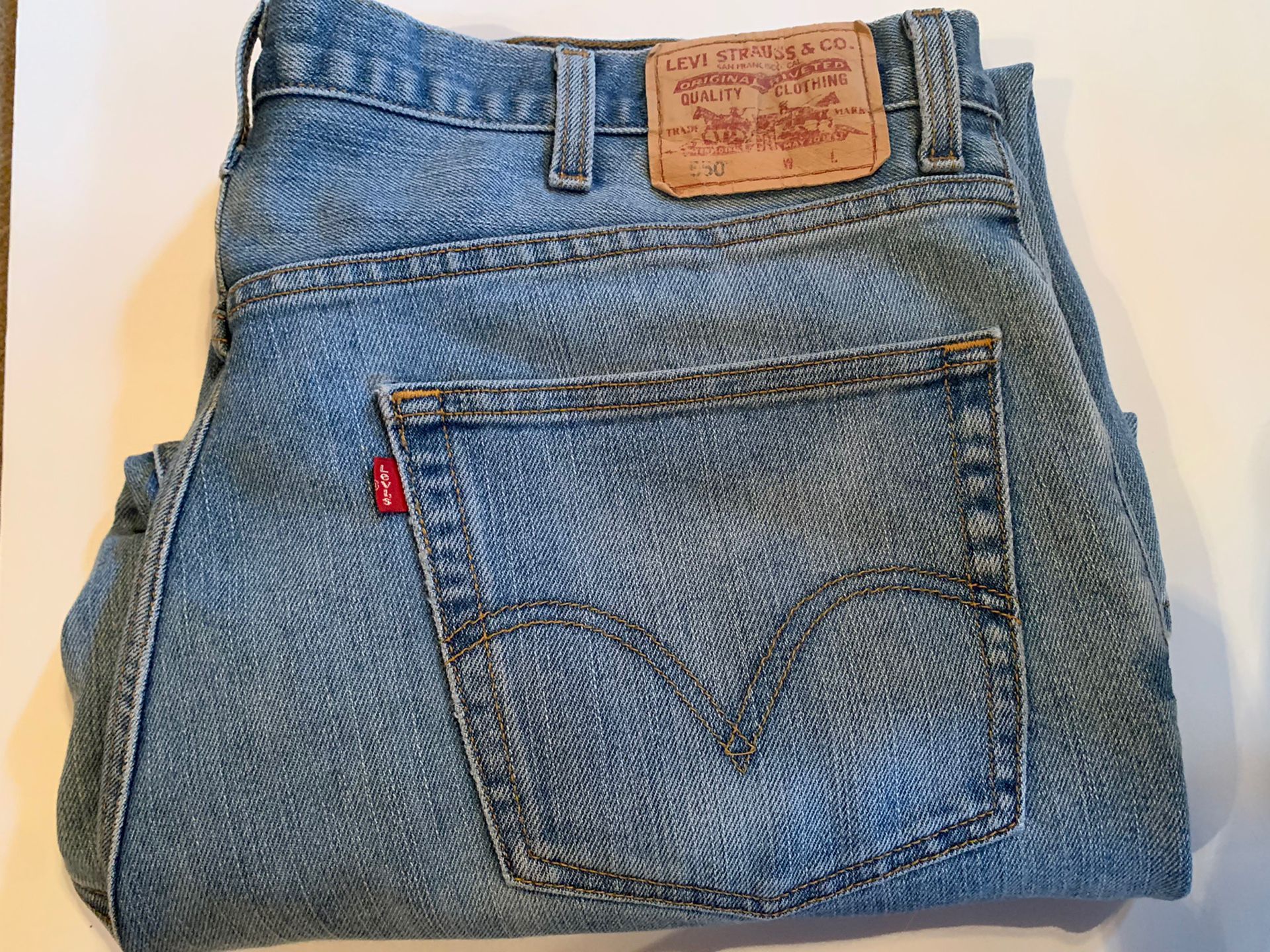 Levi Jeans 550 Vintage Size 40W 36L. Very good condition no holes tears rips however there is a little fraying On the edge of the pant leg.