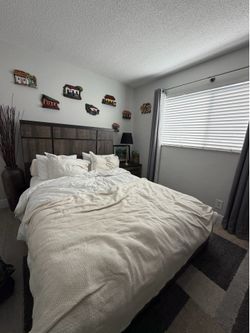 Bedroom furniture set