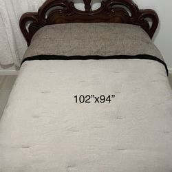 King Size Comforter 102”x94” And A King Size Pillow Case