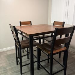 USED WOODEN/METAL TABLE