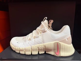 Nike shoes Free Metcon Sail Ivory Soft Pink Sneakers sz 7.5