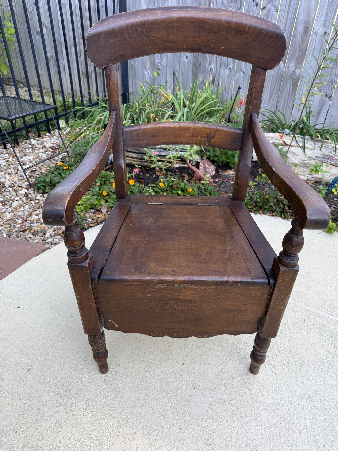 Antique Oak Commode Chair – Early 1900s – With Enamel Chamber Pot
