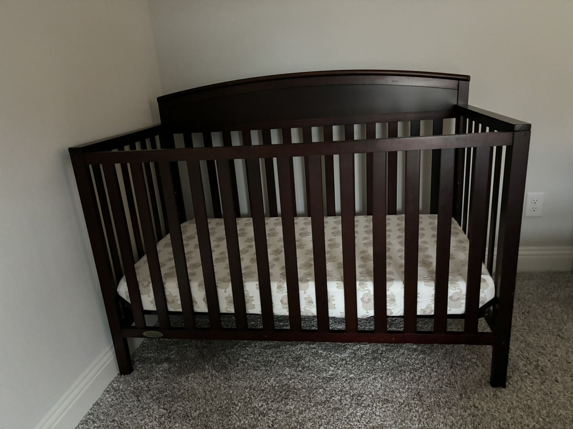 Graco Crib With Crib Mattress 