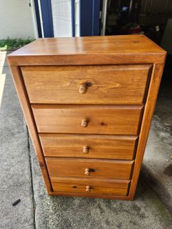 Dresser with 5 drawers